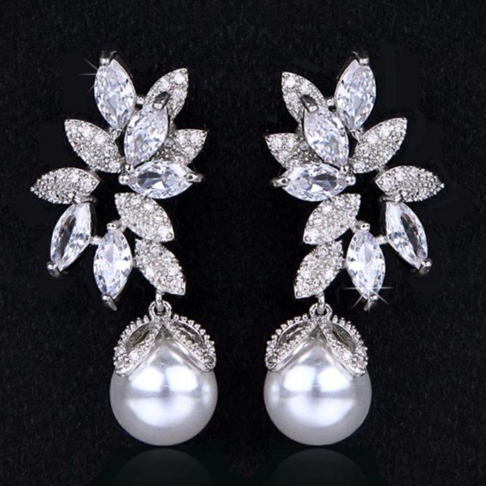 WHITE GOLD DIAMOND AND PEARL FLOWER DANGLE EARRINGS